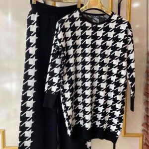 🔥 Drop-Shoulder Arrow Printed 2-Pcs Winter Tracksuit for Her – Premium Fleece Edition